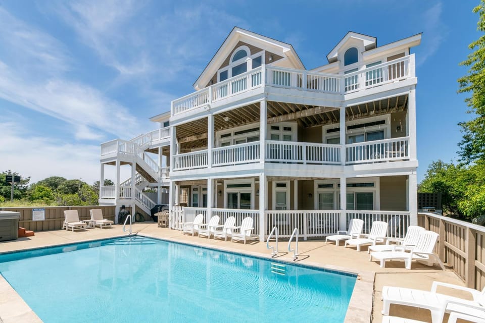 Summer Winds - Corolla, Whalehead, 300 Yds to Beach, Elevator, Pool, Hot Tub, Pets OK House in Corolla