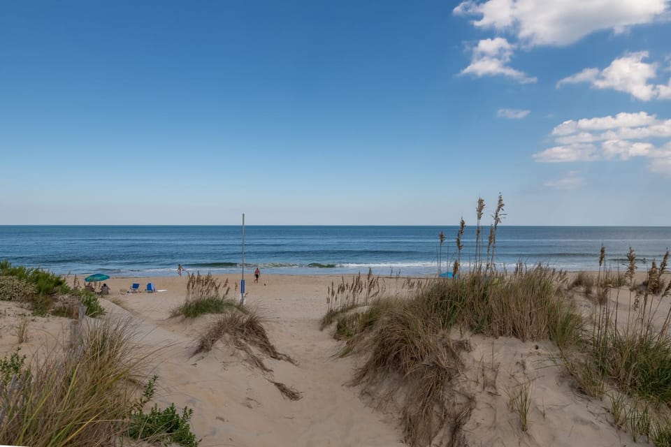 Sun Byrne - S Nags Head MP 18, 200 Feet to the Beach, Ocean View, Flex Stays House in Nags Head