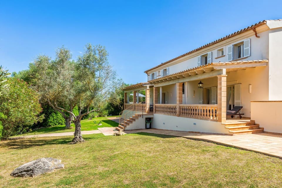 Enjoy Villa Tortuga With Pool House in Llevant