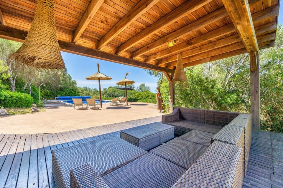 Enjoy Villa Tortuga With Pool House in Llevant