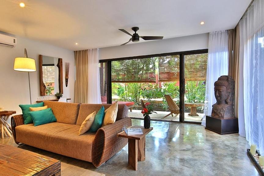 Patio, Living room