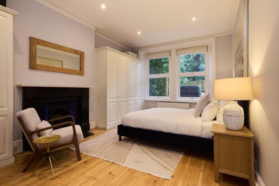 The West Kensington Hideout - 2BDR Flat Apartment in City of Westminster