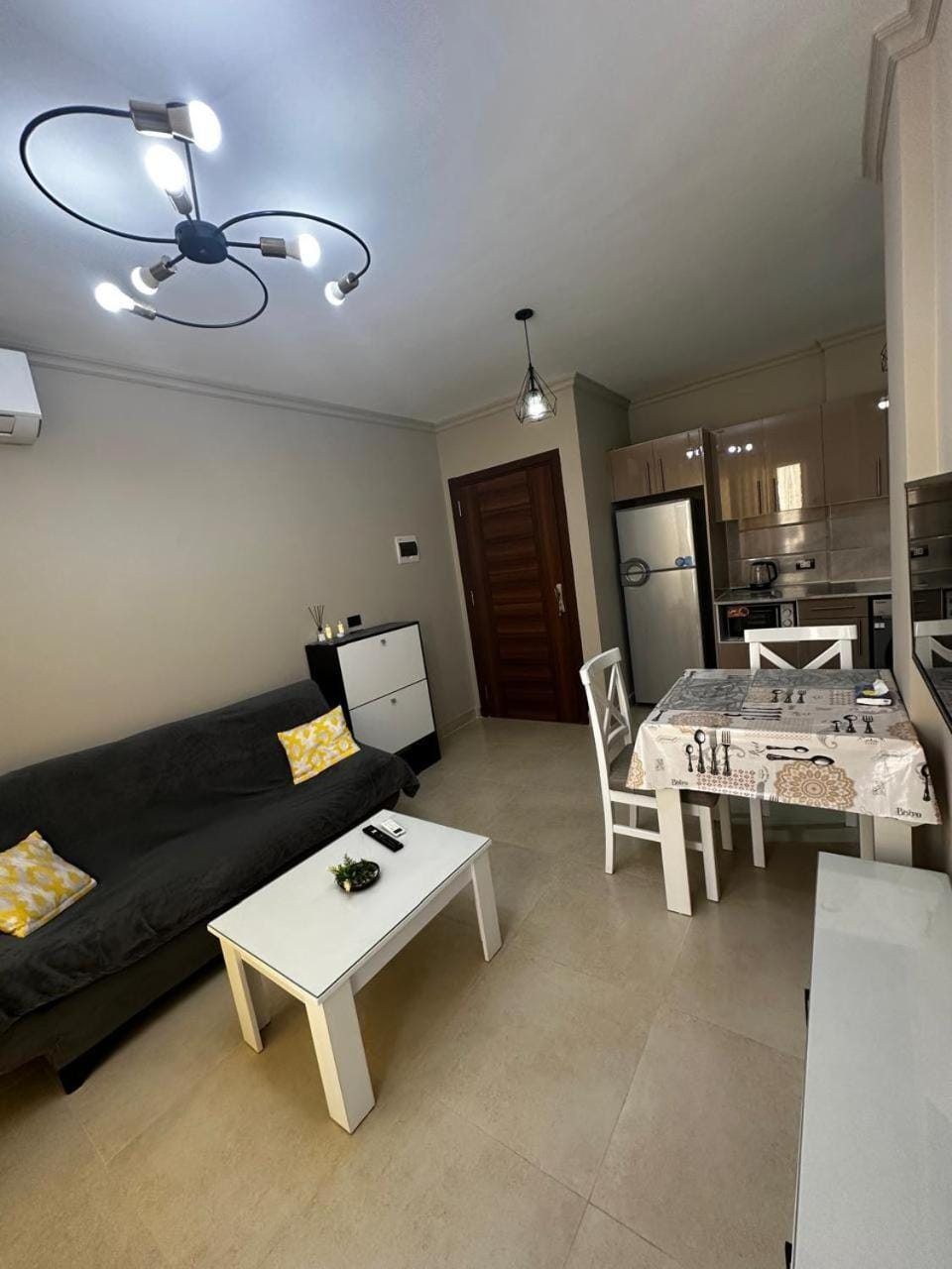 Kitchen or kitchenette, Living room, Seating area, Dining area, minibar