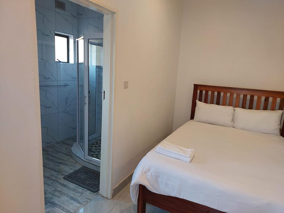 Shower, Bed, Bathroom, Bedroom, towels