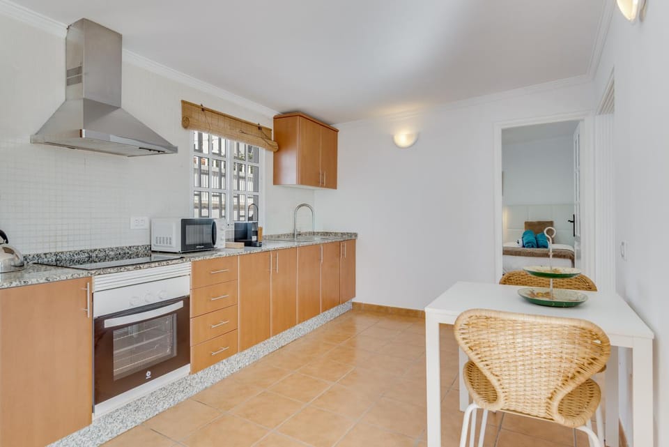 Kitchen or kitchenette, Dining area, dishwasher, pet friendly, stove, toaster