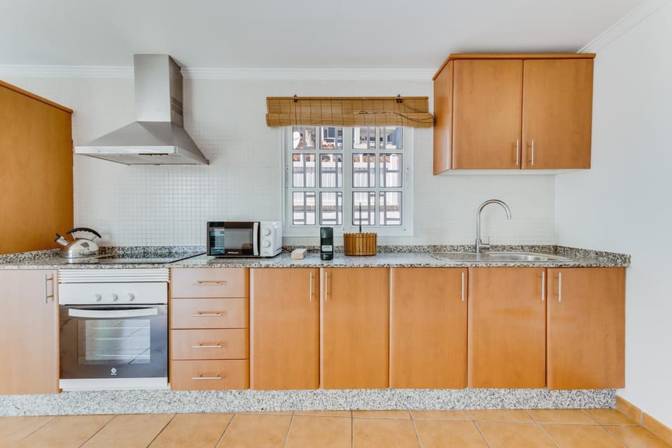 Kitchen or kitchenette, oven, pet friendly, stove