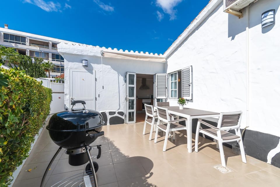 Patio, Day, BBQ facilities, View (from property/room), Balcony/Terrace, Living room, Seating area, Dining area
