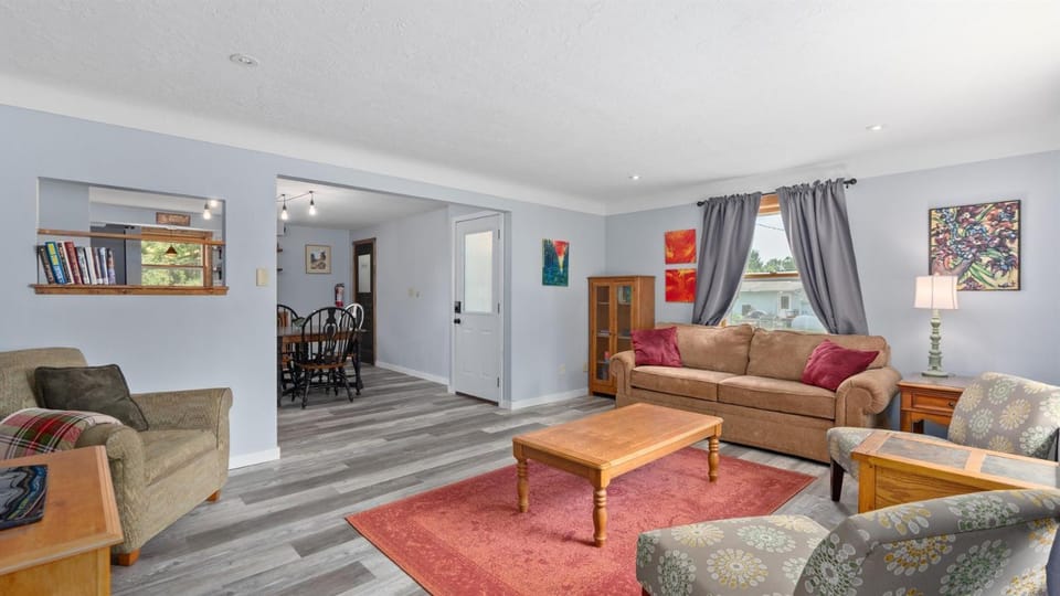 TV and multimedia, Living room, Seating area