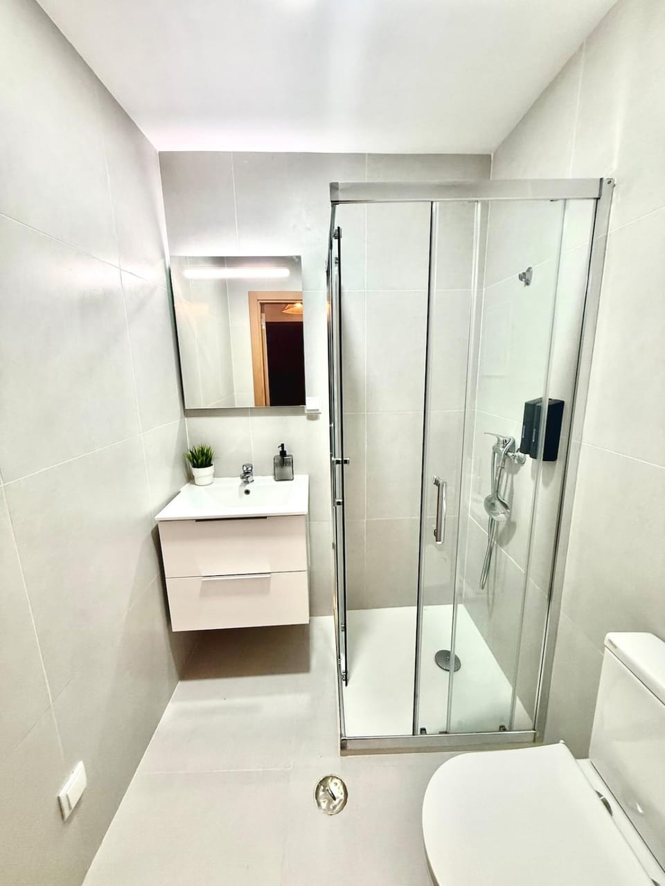 Shower, Toilet, Bathroom