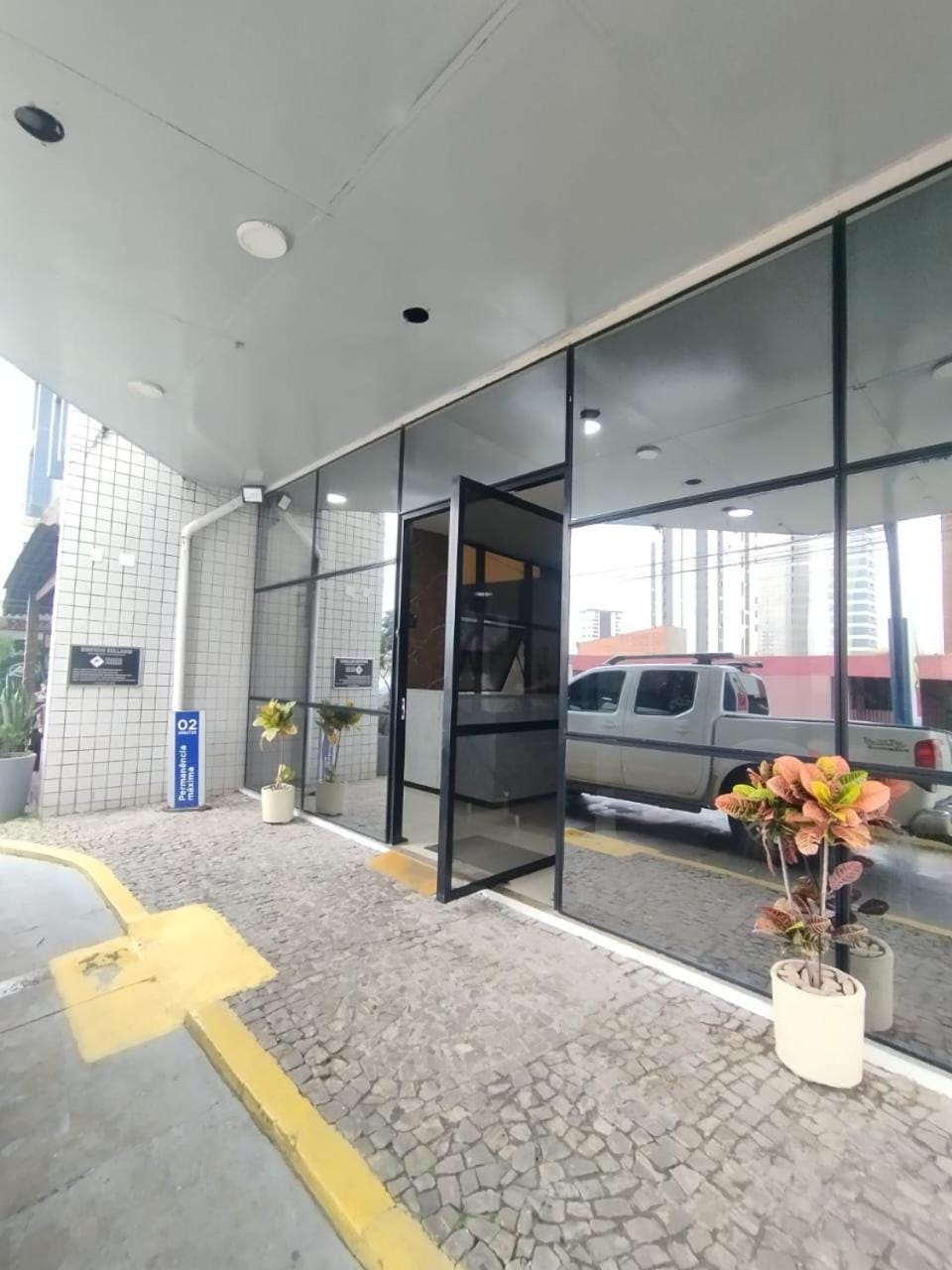 Facade/entrance