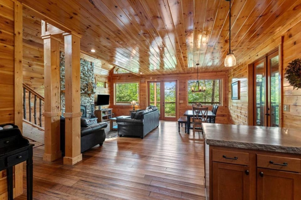 Hot Tub & WiFi - Sky Pointe - LUX cabin in RRG KY Cabin in Kentucky