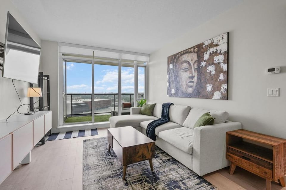 Downtown Calgary Modern 1BR with Pullout couch Apartment in Calgary