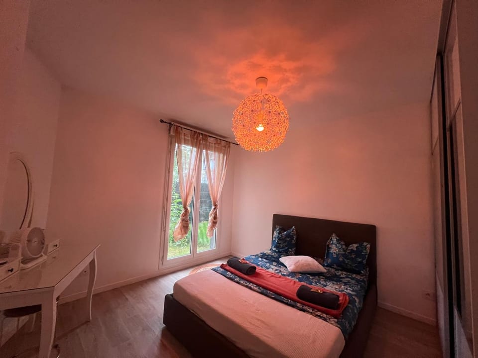 Cocon avec petit jardin centre Bondy Apartment in Île-de-France