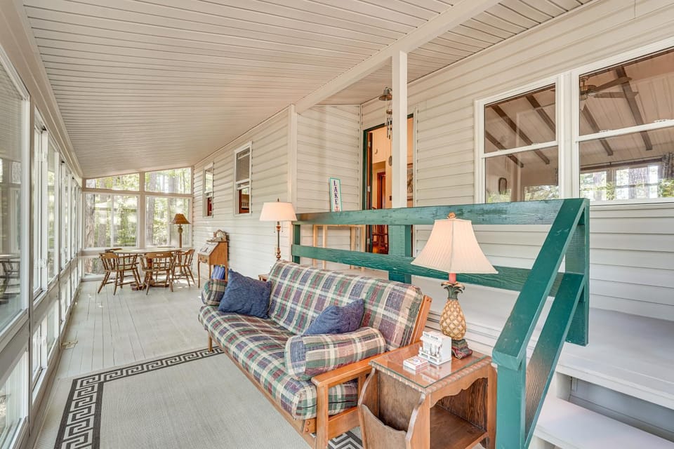 Clark's Hill Lake Retreat! Waterfront Home w/ Dock House in Clarks Hill Lake