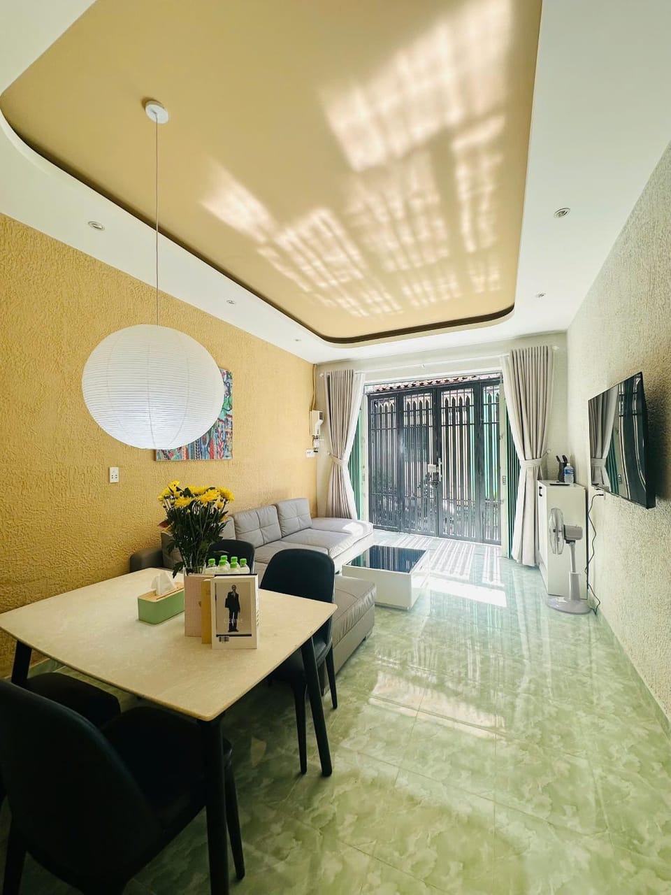 Living room, Seating area, Dining area