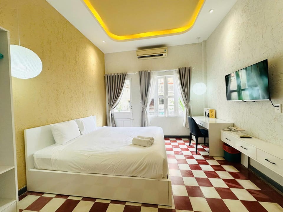 Communal lounge/ TV room, Bed, TV and multimedia, Photo of the whole room, Evening entertainment, Bedroom, hair dresser, towels, air conditioner