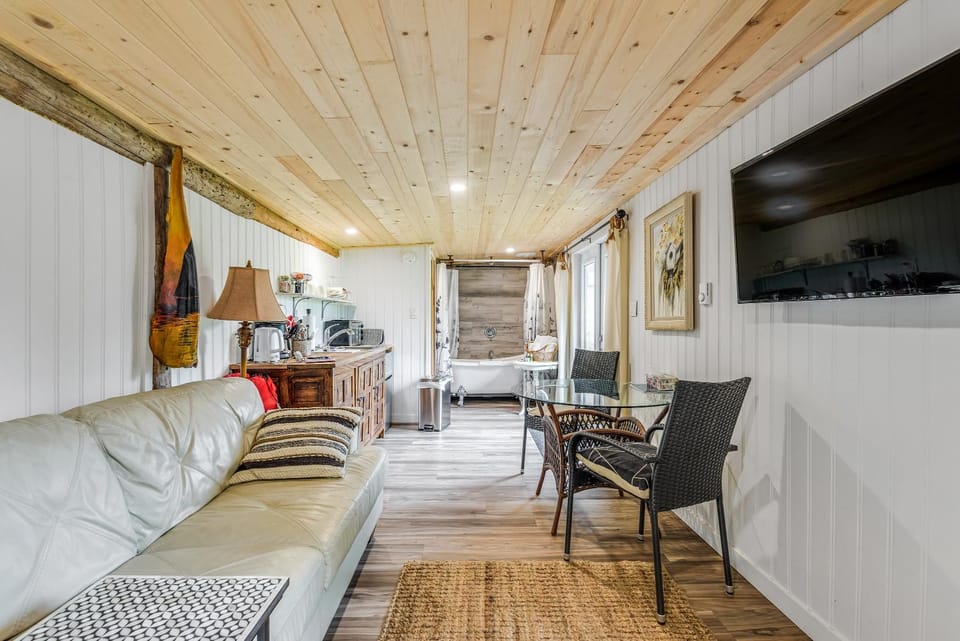 The Wood Shed with hot tub Campground/ 
RV Resort in Vancouver Island