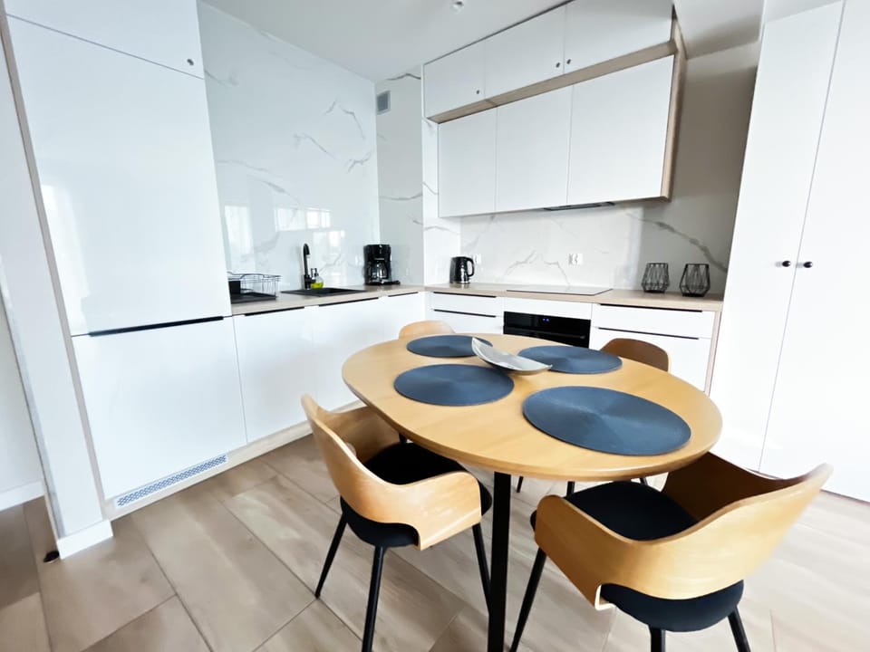 Kitchen or kitchenette, Dining area, stove