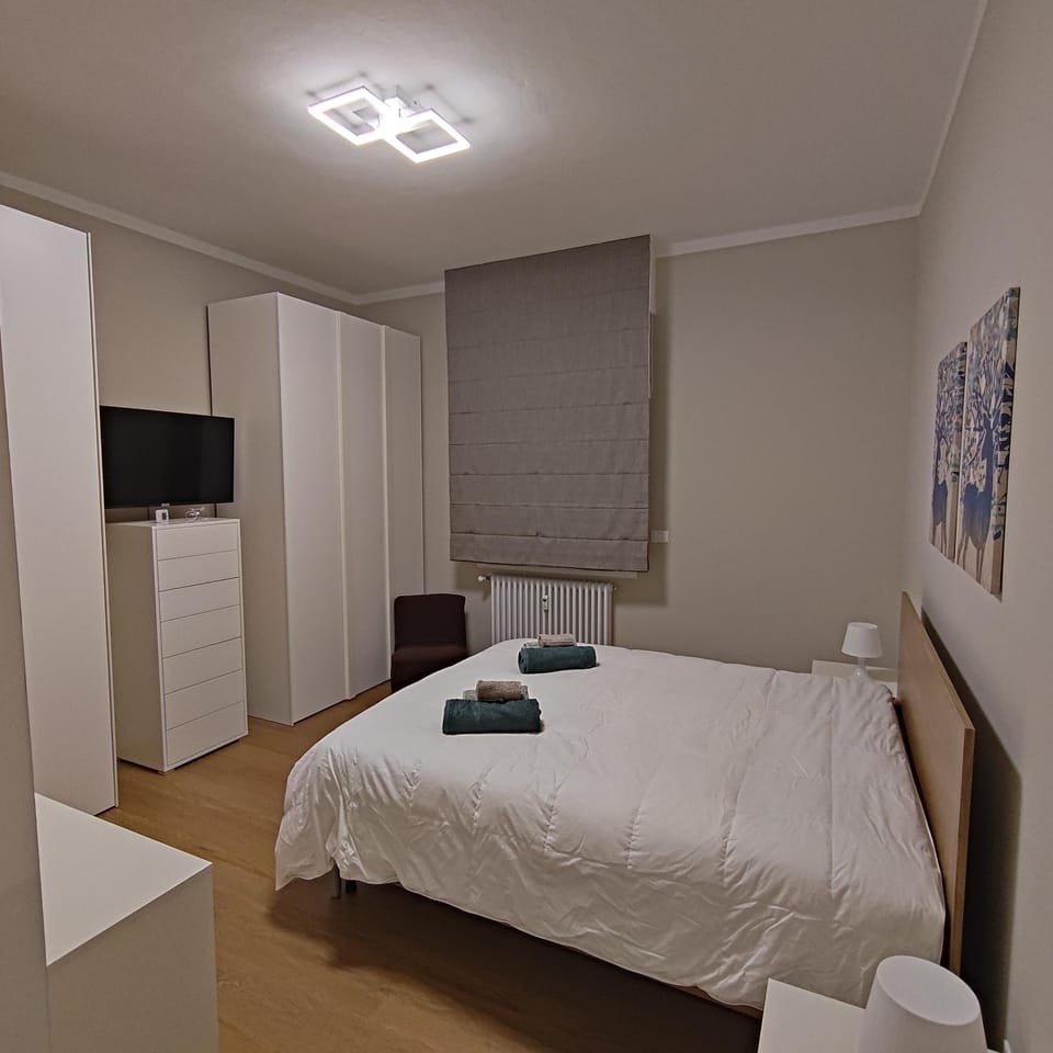 Bed, Bedroom, towels, wardrobe