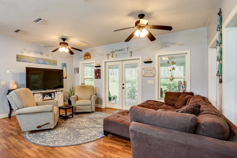 1/2 Mi to Sapelo River: Family Home w/ Large Yard House in Georgia