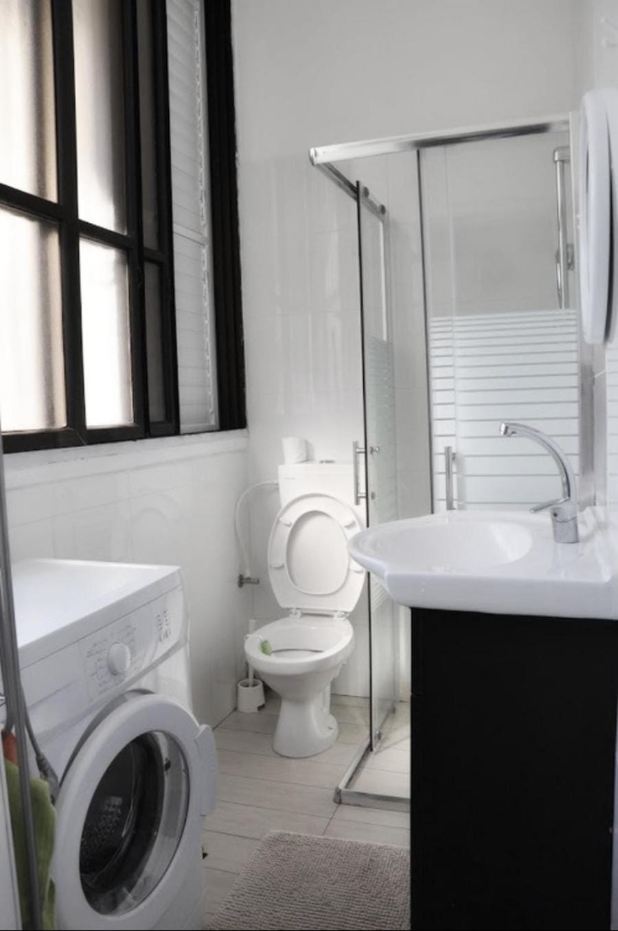 Shower, Toilet