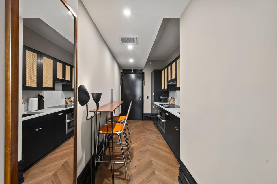 Kitchen or kitchenette, Dining area, stove