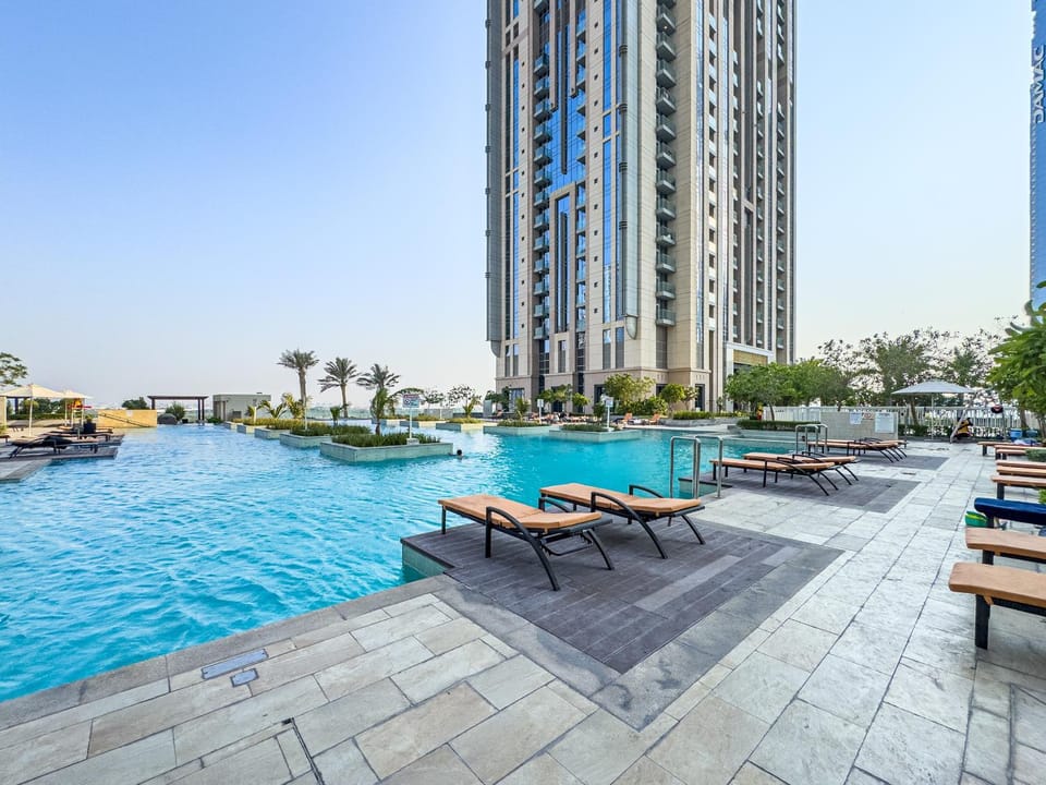 Best Business Bay Location - Direct Views of Canal and Al Khail Racecourse - 1 min from Al Habtoor Palace Apartment in Dubai