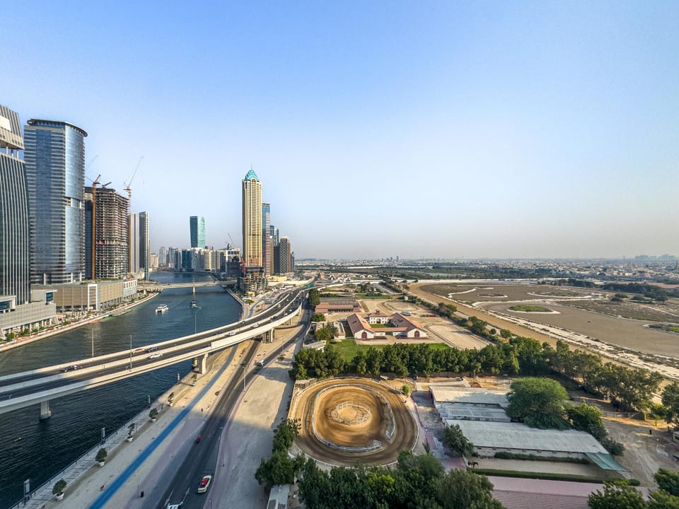 Best Business Bay Location - Direct Views of Canal and Al Khail Racecourse - 1 min from Al Habtoor Palace Apartment in Dubai