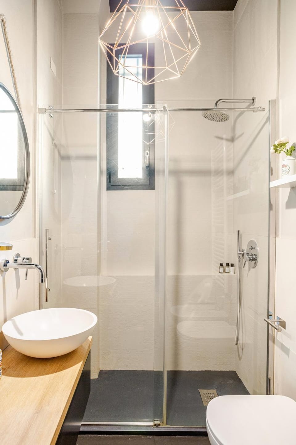 Industrial-chic in the heart of Isola Apartment in Milan