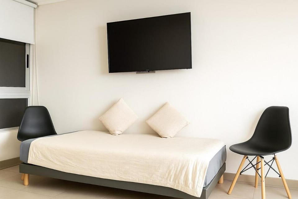 TV and multimedia, Photo of the whole room, Bedroom