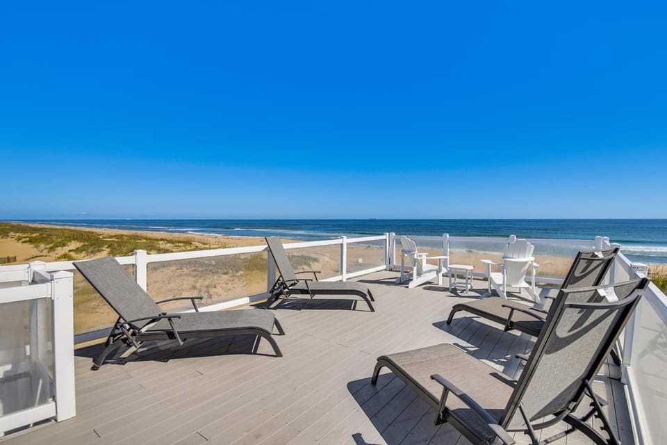 Blue Dolphin, Oceanfront Views! Sandbridge Home House in Sandbridge