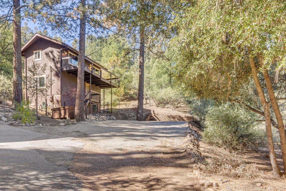Walk to Village! Romantic Pine Mtn Nature Escape House in Pine Mountain Club