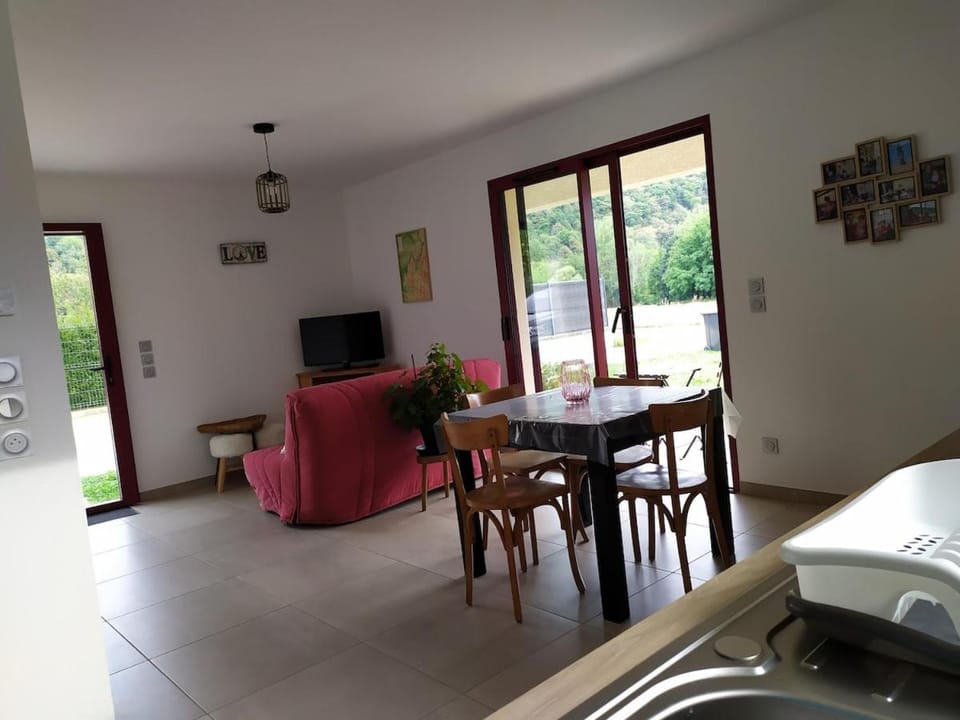TV and multimedia, Living room, Seating area