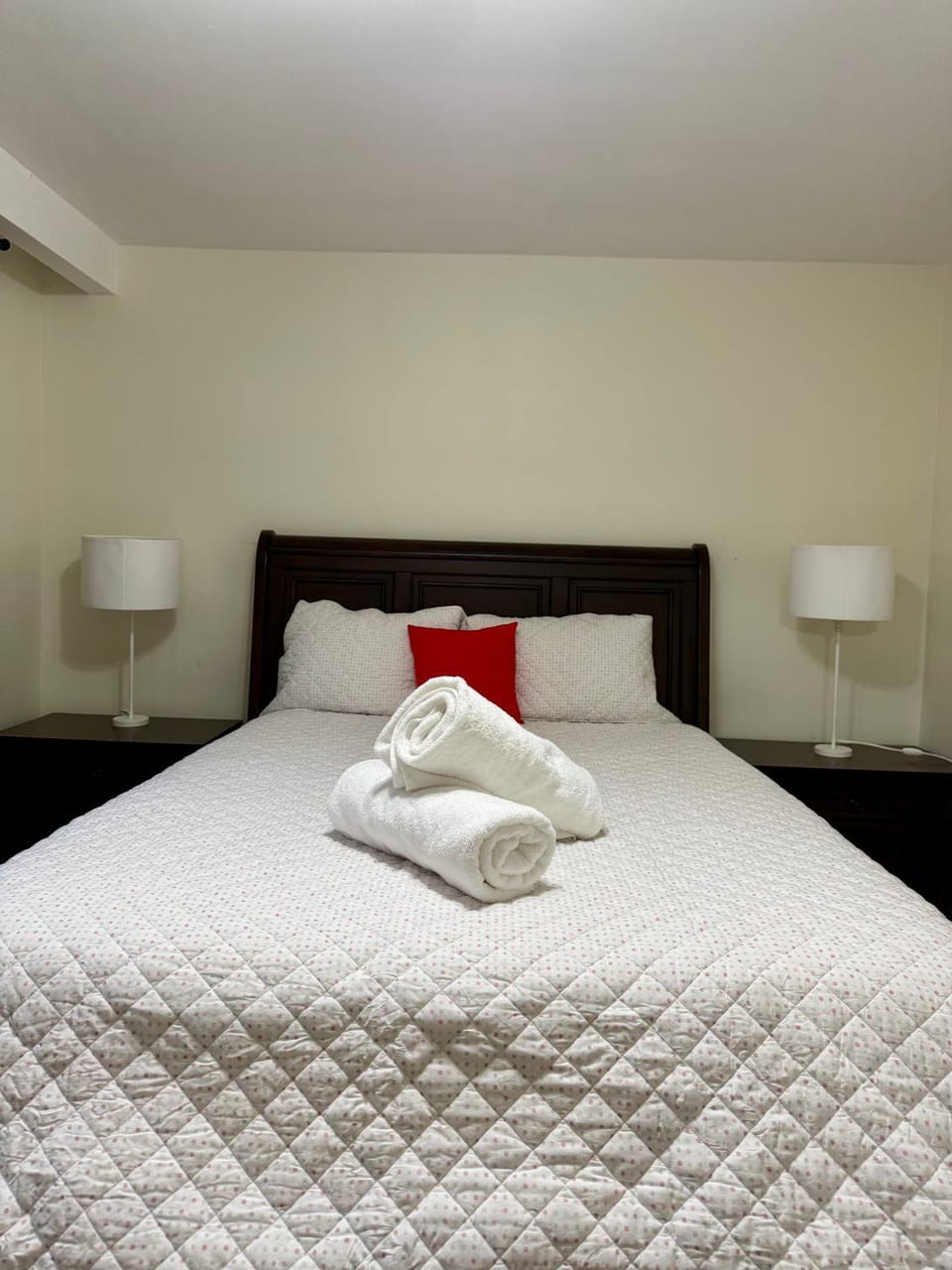 Beautiful 3 Bedrooms Guesthouse Bed and Breakfast in Toronto