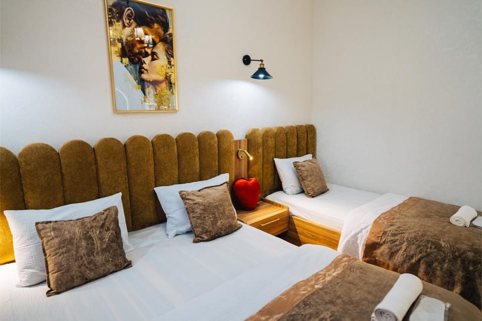 Bed, Living room, Photo of the whole room, Seating area, Bedroom