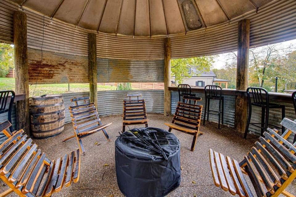 Family Holiday Cabin in Kentucky w/ Hot Tub! Cabin in Indiana