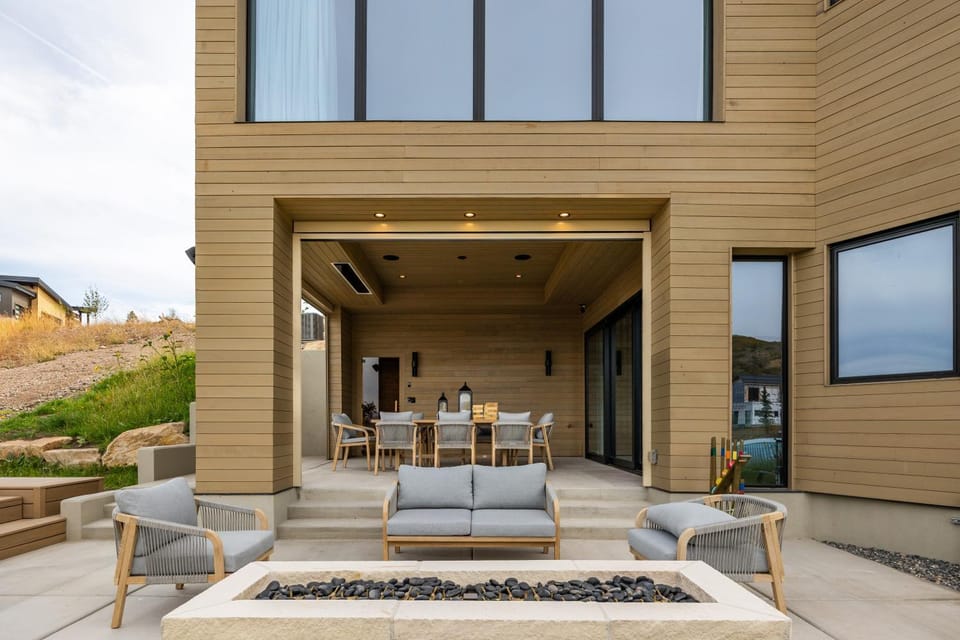 Stunning Luxury Interiors, Jordanelle Views, Private Hot Tub, Sauna, Elite Locale! House in Wasatch County