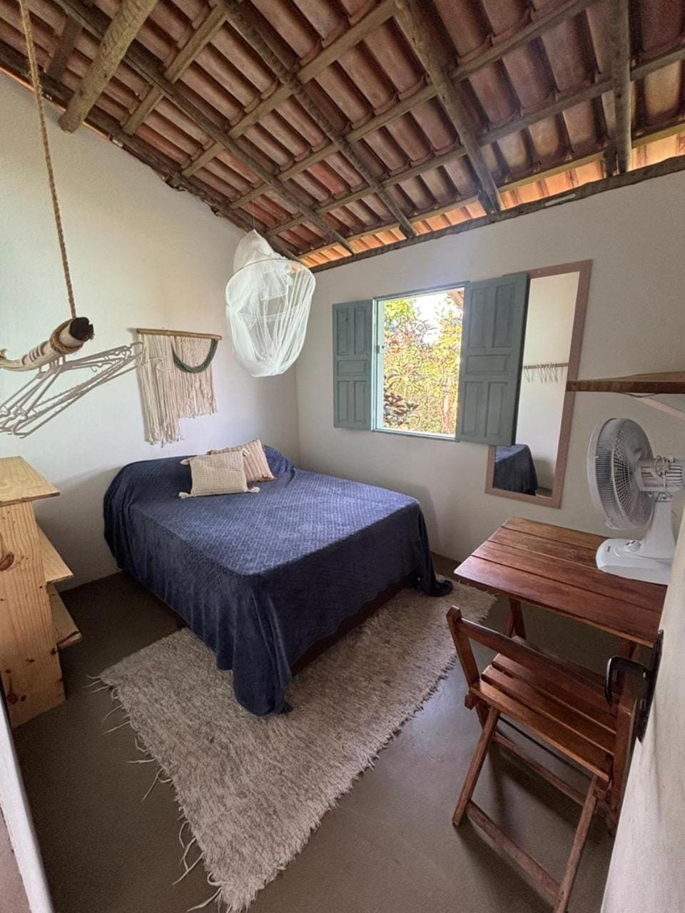 Bed, Seating area, Bedroom