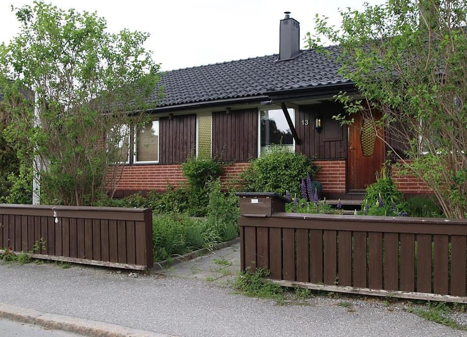 Property building, Spring, Day, Garden, Street view