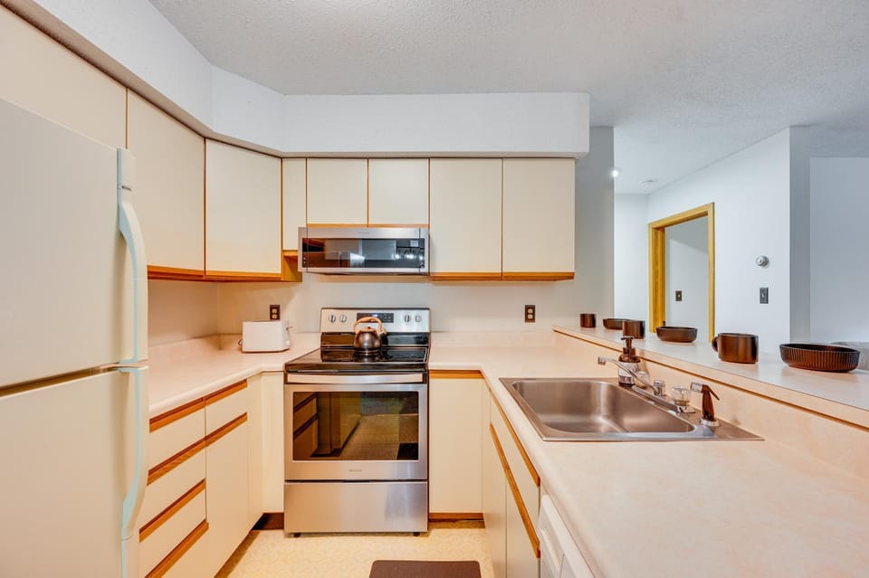 Ski, Hike & Unwind! Riverfront Getaway in Lincoln House in Woodstock