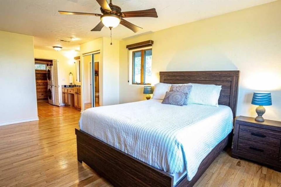 Riverfront Family Home with Game room and Water Activities House in Canyon Lake