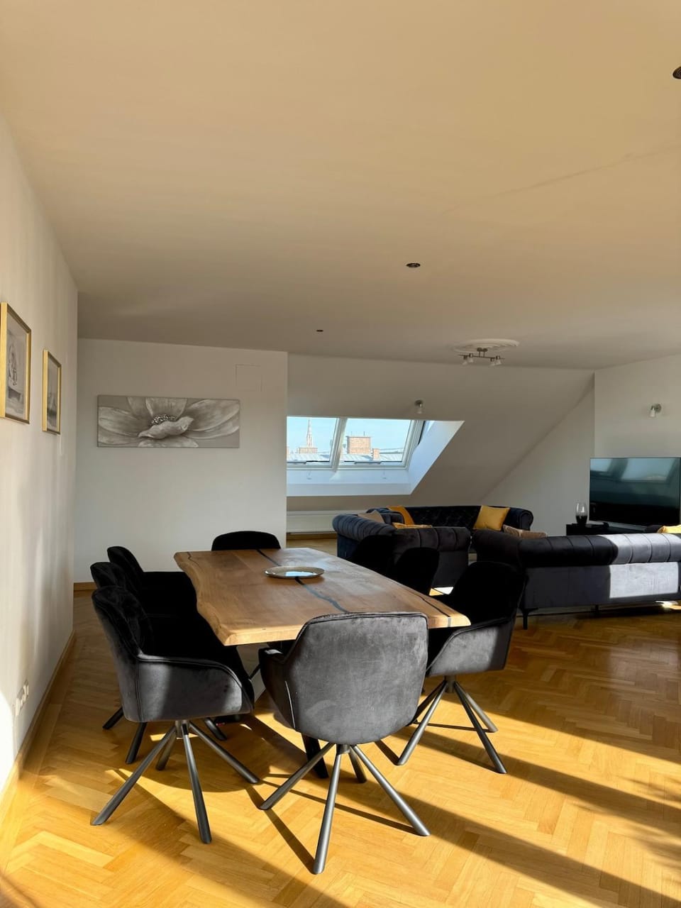 Vienna Crown Penthouse-Rathaus View Apartment in Vienna