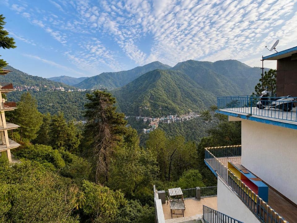 Cross Hill The Great Valley View Hotel in Uttarakhand