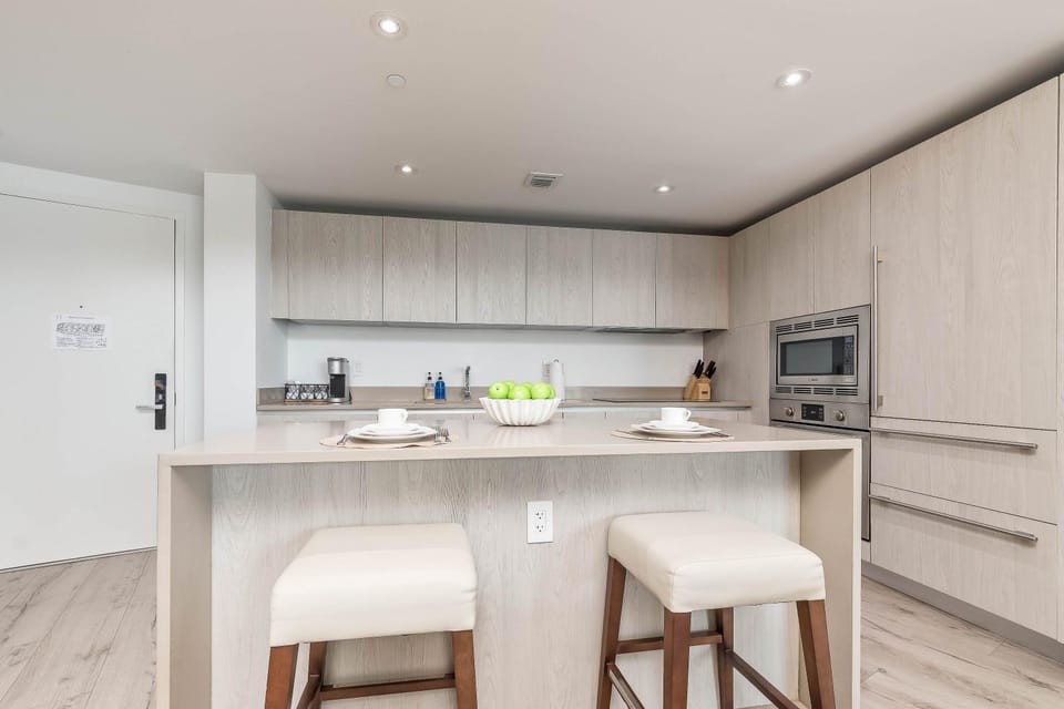 Luxurious Beachfront 2-Bedroom 2-Bathroom with balcony Condo at Lyfe Resort & Residences - Miami Beach Apartment hotel in Hollywood Beach