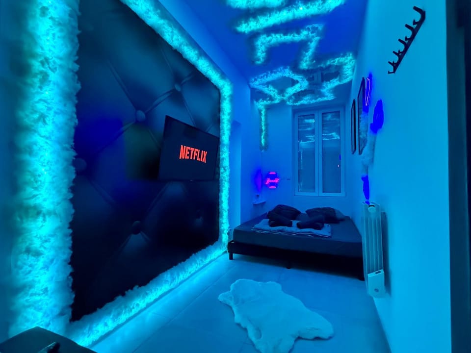 Cocon romantique Jacuzzi privatif et Netflix Lyon Apartment in Villeurbanne