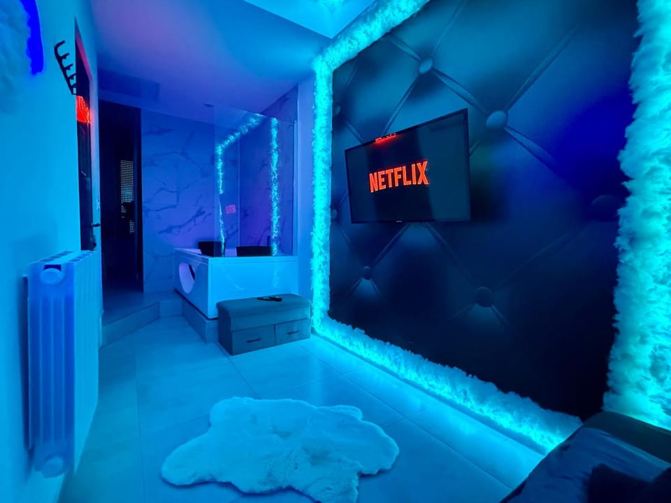 Cocon romantique Jacuzzi privatif et Netflix Lyon Apartment in Villeurbanne