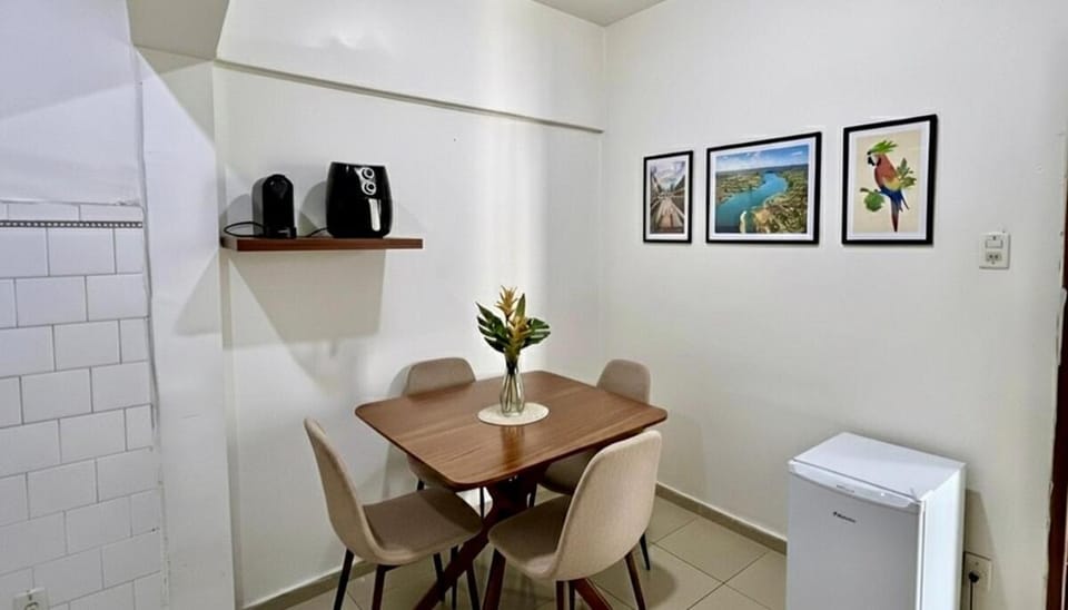 Coffee/tea facilities, Dining area, minibar