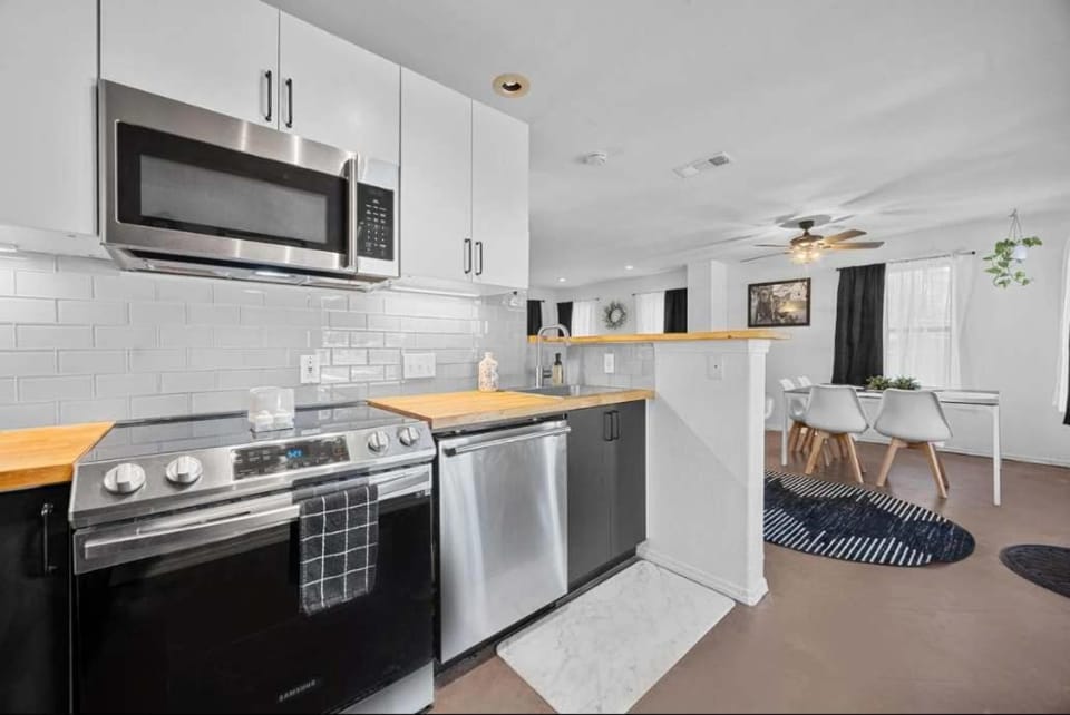 Lake Travis Retreat with Spacious Outdoor Areas House in Lake Travis