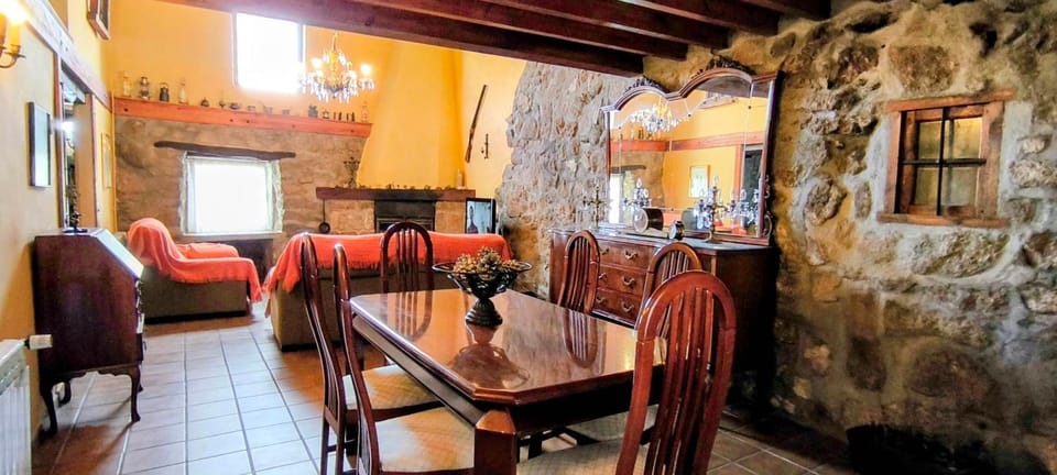 Living room, Lounge or bar, Dining area, fireplace