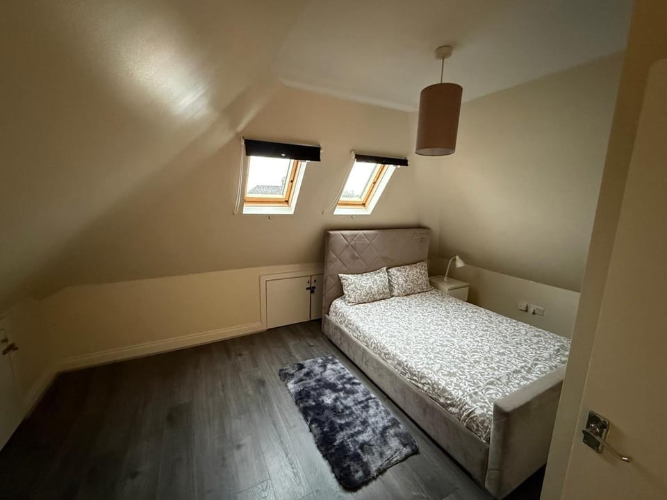 Central London double bed apartment Free Parking Incl Stays upto 6 Apartment in London Borough of Ealing